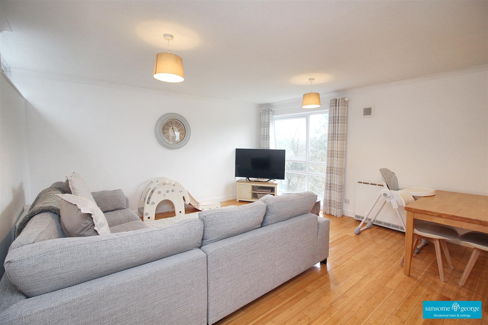 2 bed property in Bath Road, Reading